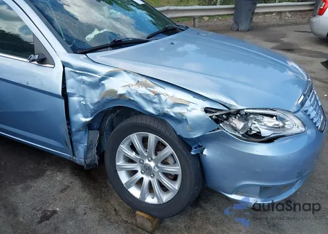 2013 Chrysler 200 Touring z USA, uszkodzony, nr VIN 1C3CCBBB8DN550171